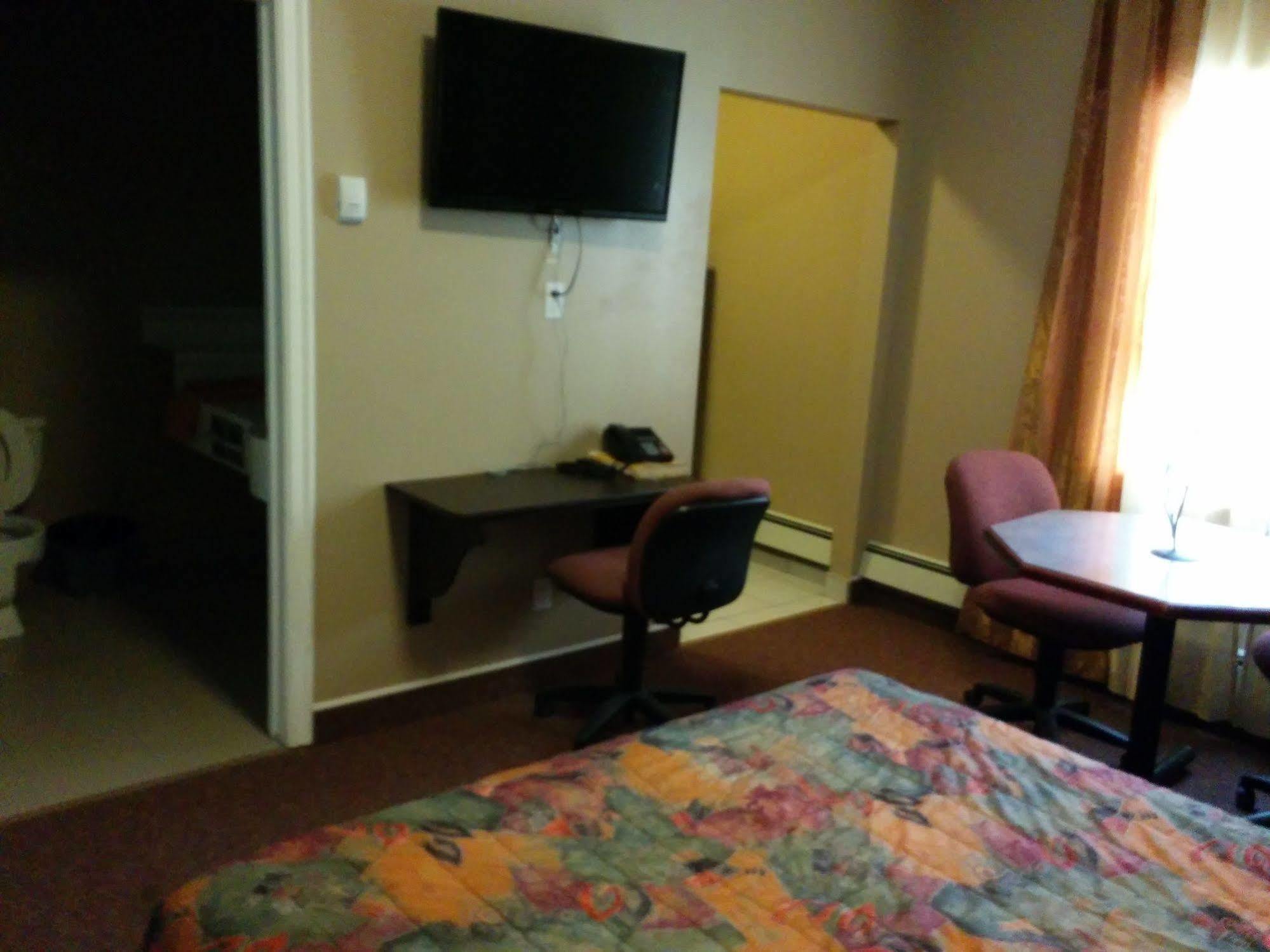 Bonnyville Hotel Buitenkant foto